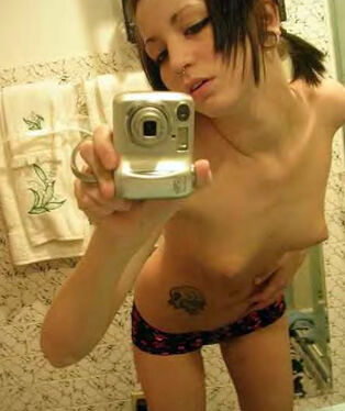 hot girls nude selfies