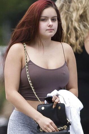 Ariel Winter handsome stripped to..