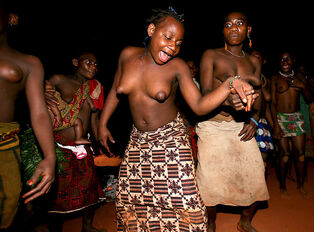 Naked african femmes with..